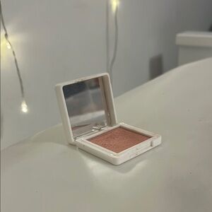 Pink Highlighter Compact with Soft Matte Finish and Subtle Shimmer